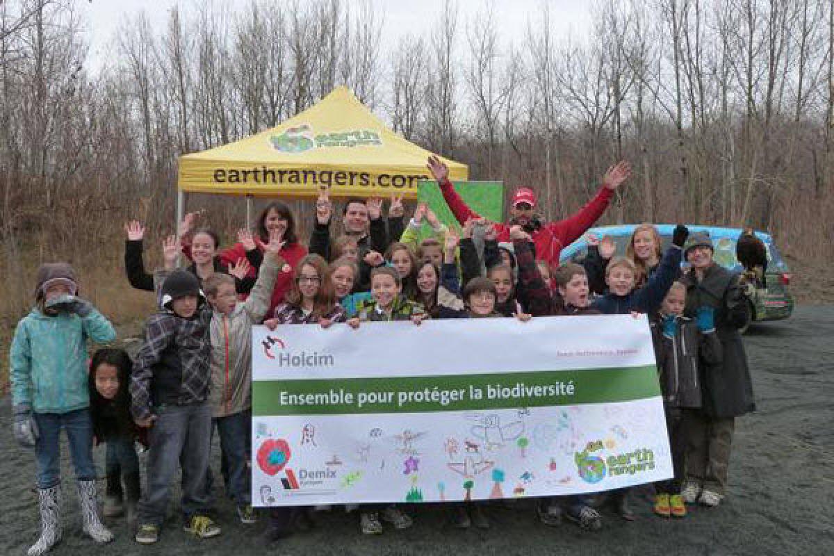 Des enfants de l'Envolée de Saint-Amable visitent la carrière de Demix Agrégats