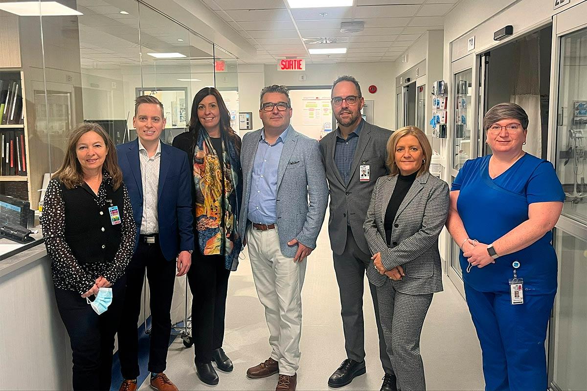 La fin des travaux d'agrandissement et de modernisation de l'urgence de l'Hôpital de La Baie ont été soulignés. Crédit : Cabinet du ministre de la Santé