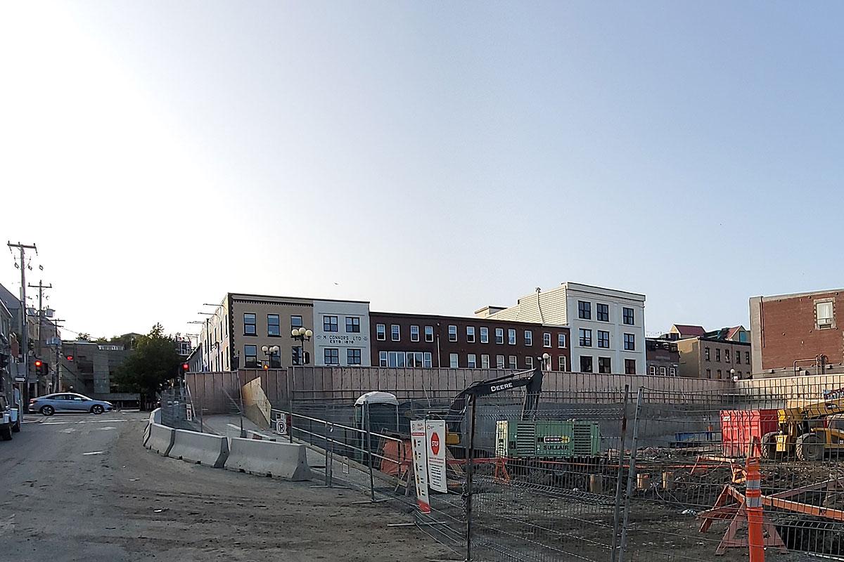 La nouvelle succursale, située en face du chantier en cours sur Water Street - Photo : JCB Construction Canada