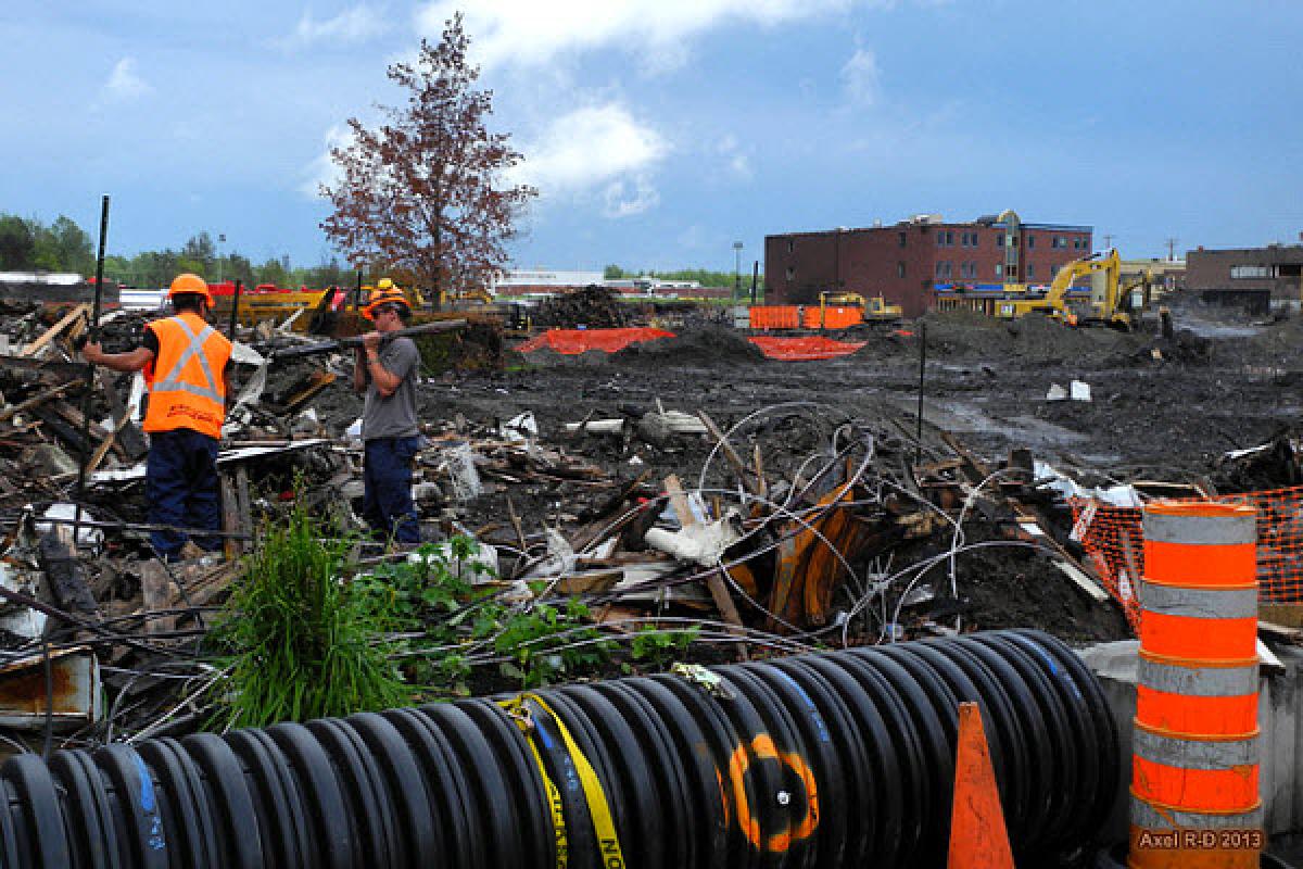 Lac-Mégantic octroie deux contrats de démolition et de réhabilitation