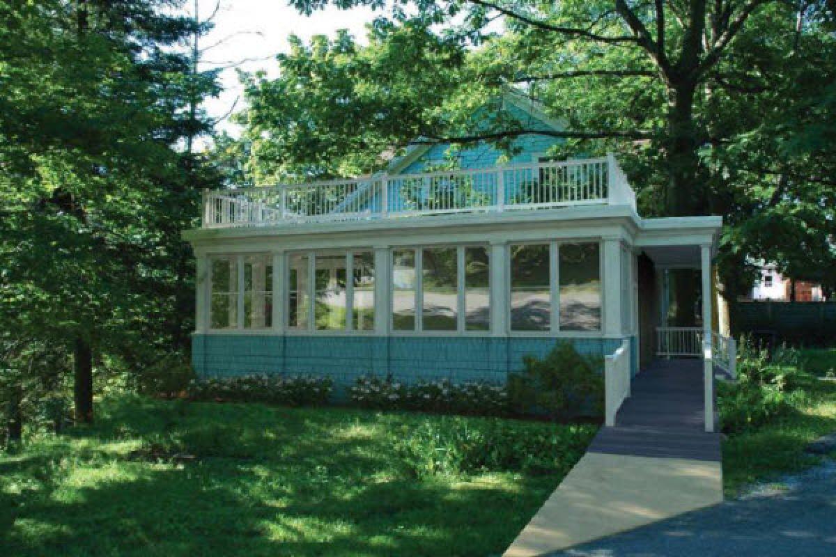 Sherbrooke : inauguration de la maison bleue du domaine Howard