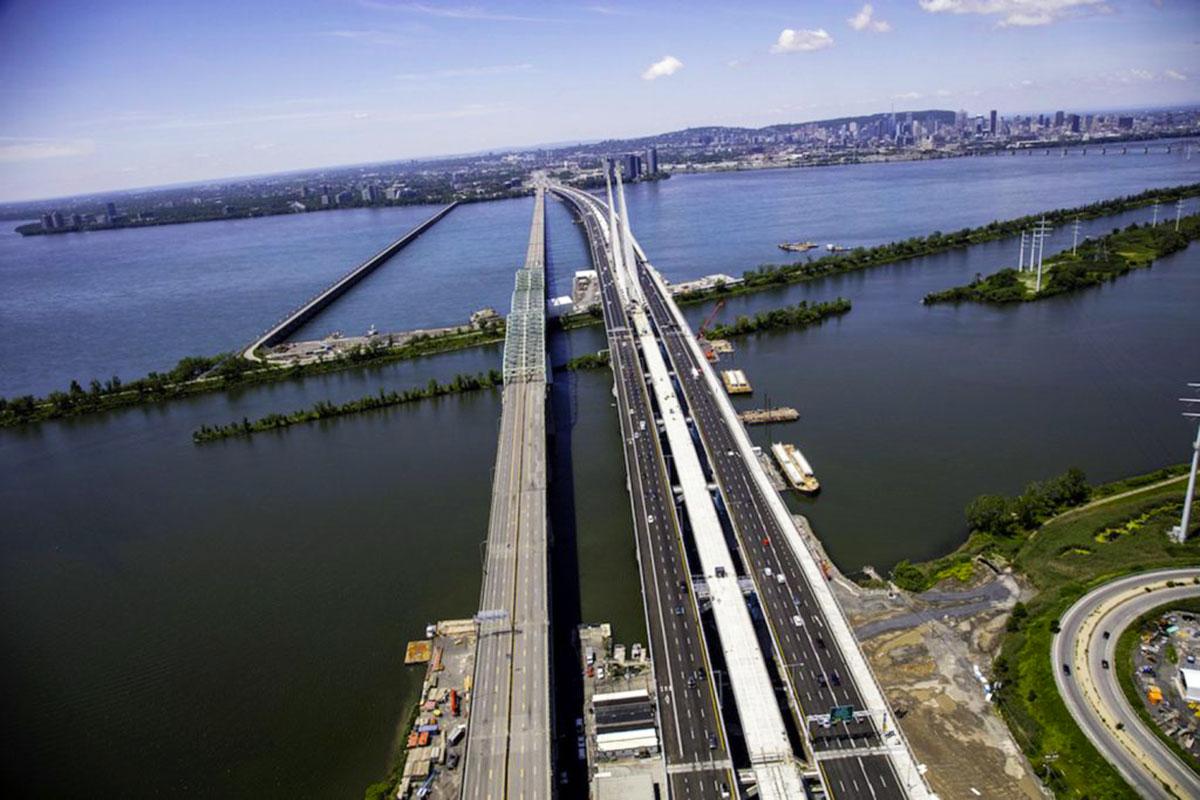 Vue d'ensemble du nouveau et de l'ancien pont Champlain - Photo : Pont Samuel-De Champlain