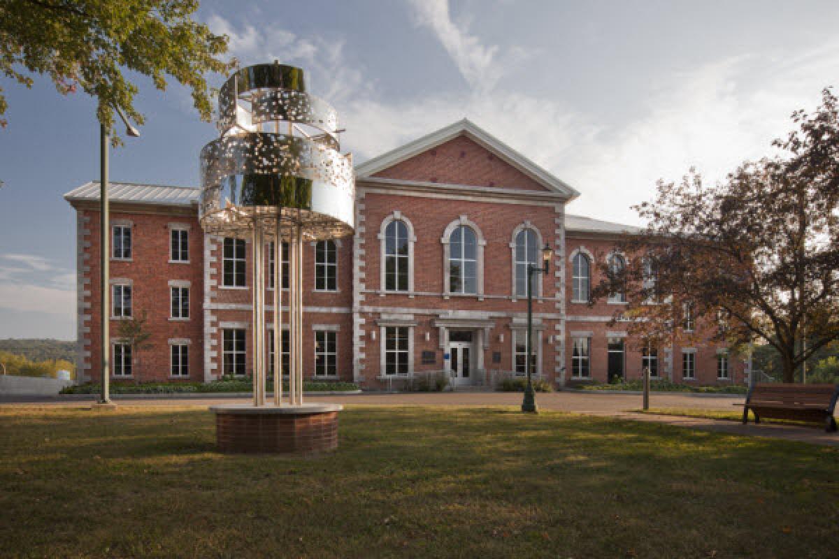 Cowansville : l’édifice Jean-Jacques Bertrand obtient la certification LEED