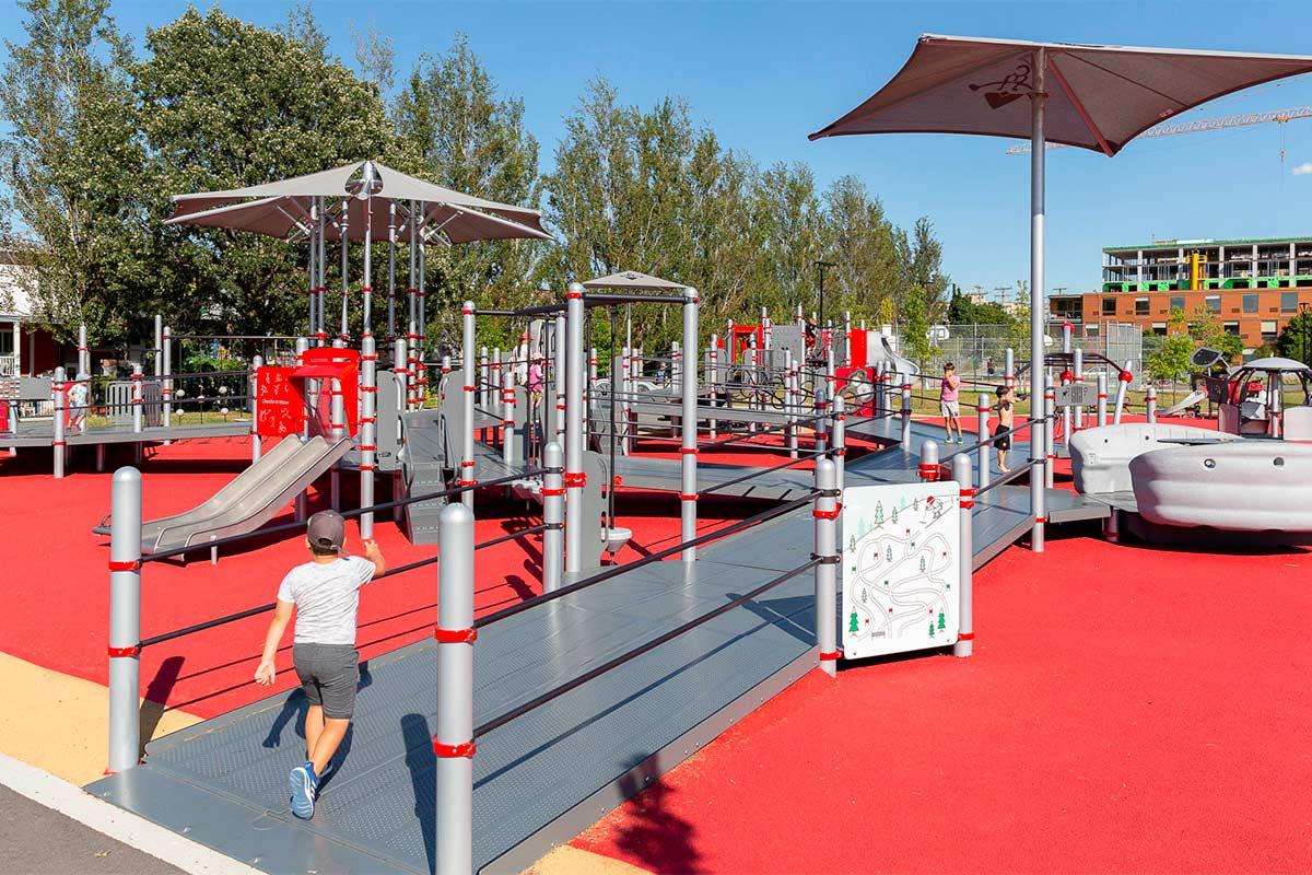 De nouvelles installations universellement accessibles ont été inaugurées au parc Julie-Hamelin. Crédit : Ville de Montréal - Arrondissement de Villeray–Saint-Michel–Parc-Extension