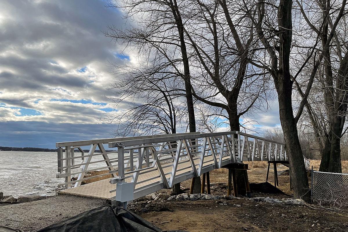 Une nouvelle passerelle au parc des Terrasses-du-Fleuve. Crédit : Ville de Trois-Rivières