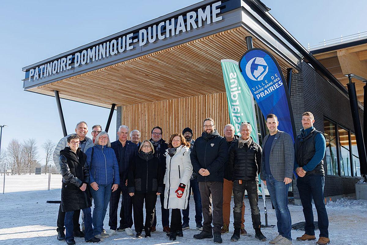Notre-Dame-des-Prairies inaugure sa patinoire couverte réfrigérée. Crédit : Benoit Dupont