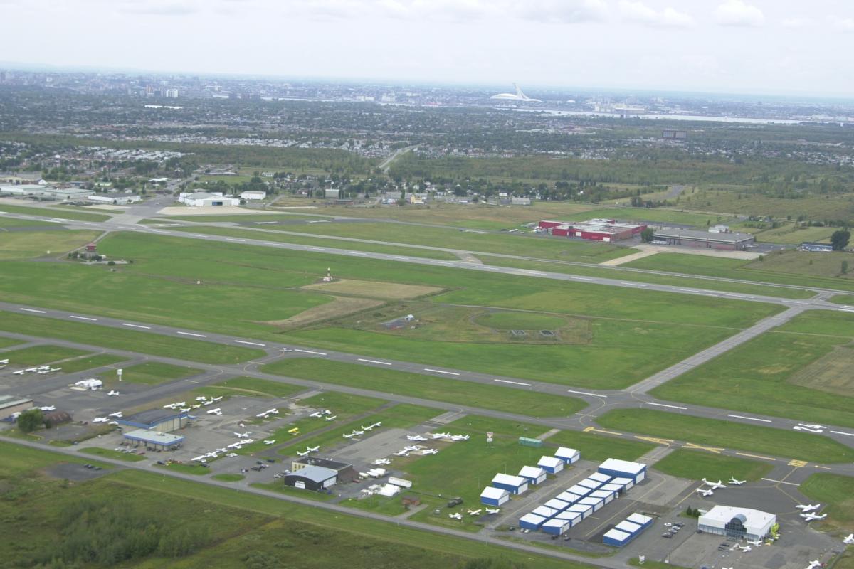 Un  bureau de projet pour une aérogare à l’aéroport de Saint-Hubert