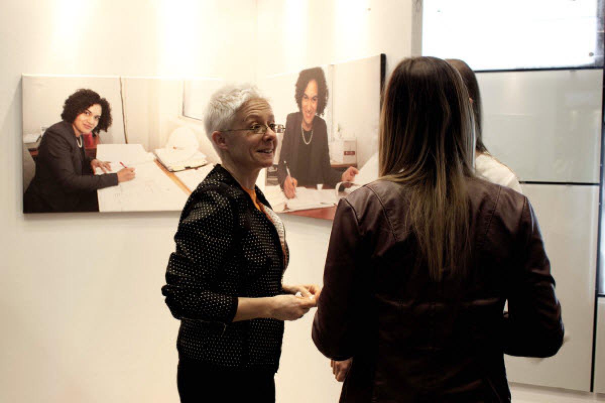 Une exposition sur les femmes en construction