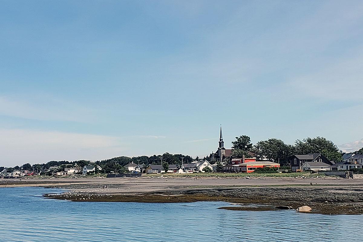 Des travaux de recharge de plage à Sainte-Flavie. Crédit : Amqui, Creative Commons (CC BY-SA 4.0)