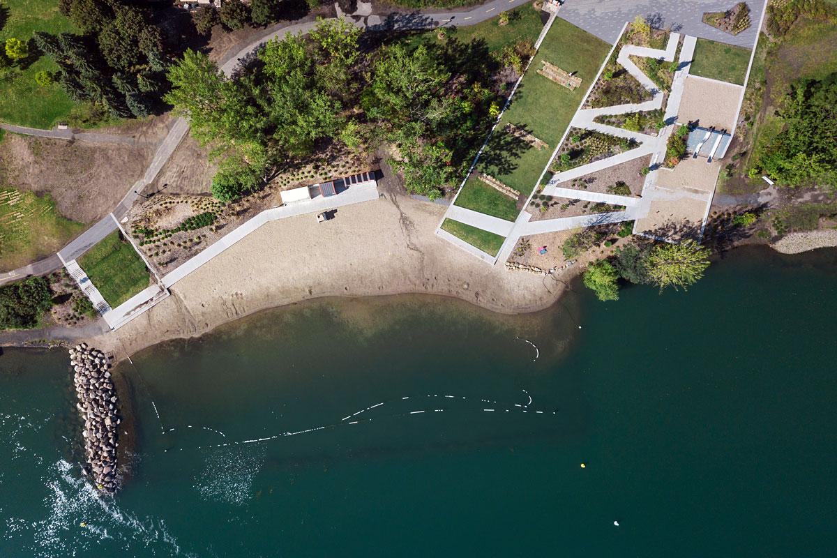 Aménagée au cout de 5,2 millions de dollars, la plage urbaine de Verdun s’étend sur 15 000 mètres carrés. Photo : GBi Experts-conseils