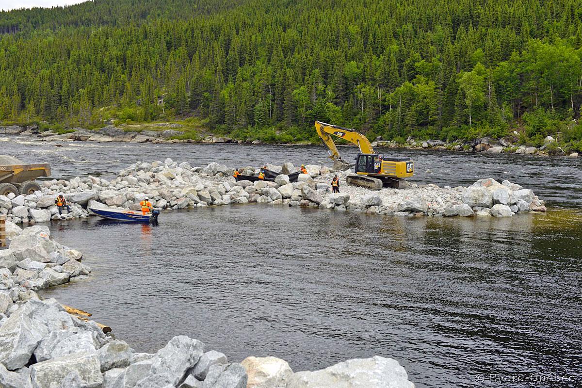 Construction d’un pont sur la rivière Romaine - Crédit :  Hydro-Québec 