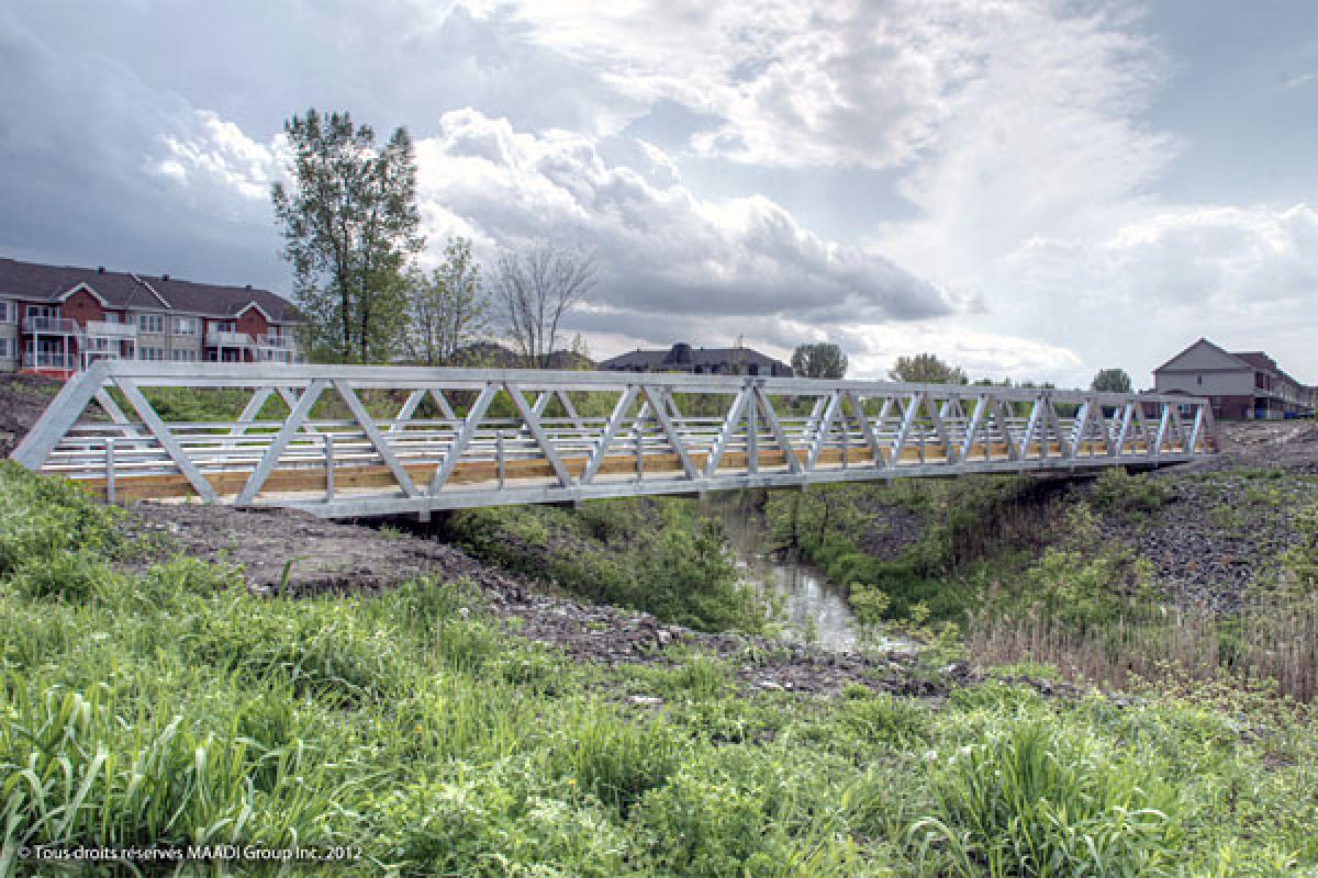Un pont piétonnier unique en son genre à Brossard
