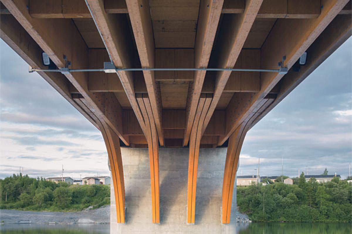 Le pont à deux voies fait 160 mètres de longueur sur 9,25 mètres de largeur