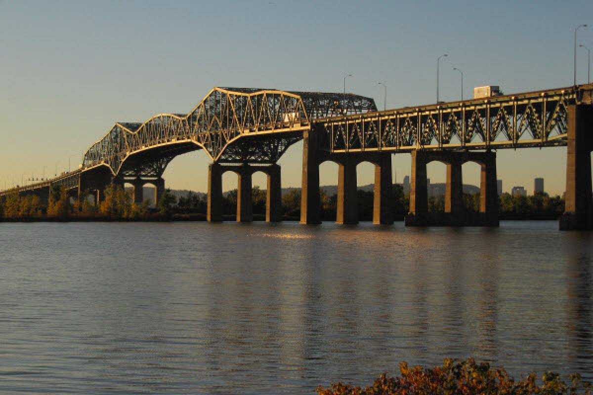 Nouveau pont Saint-Laurent: études géotechniques et services de laboratoire
