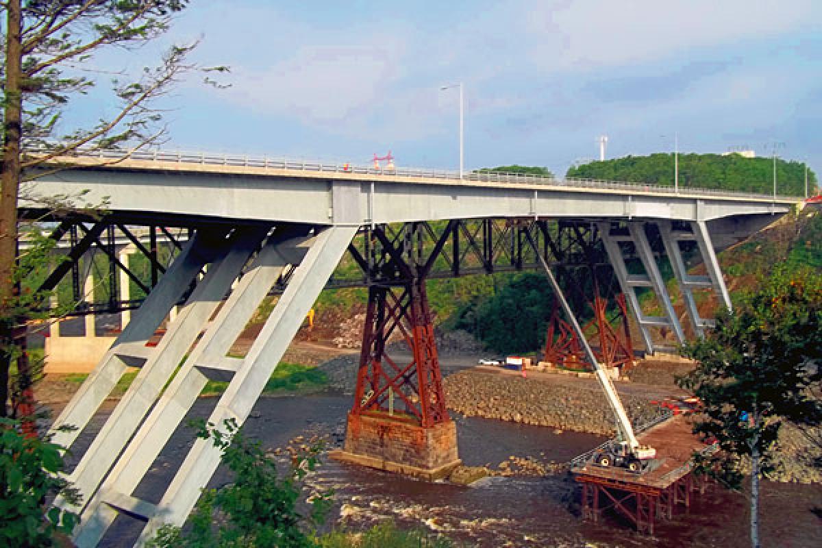 Le pont Dominion à Lévis : le plus long pont à béquilles au Québec