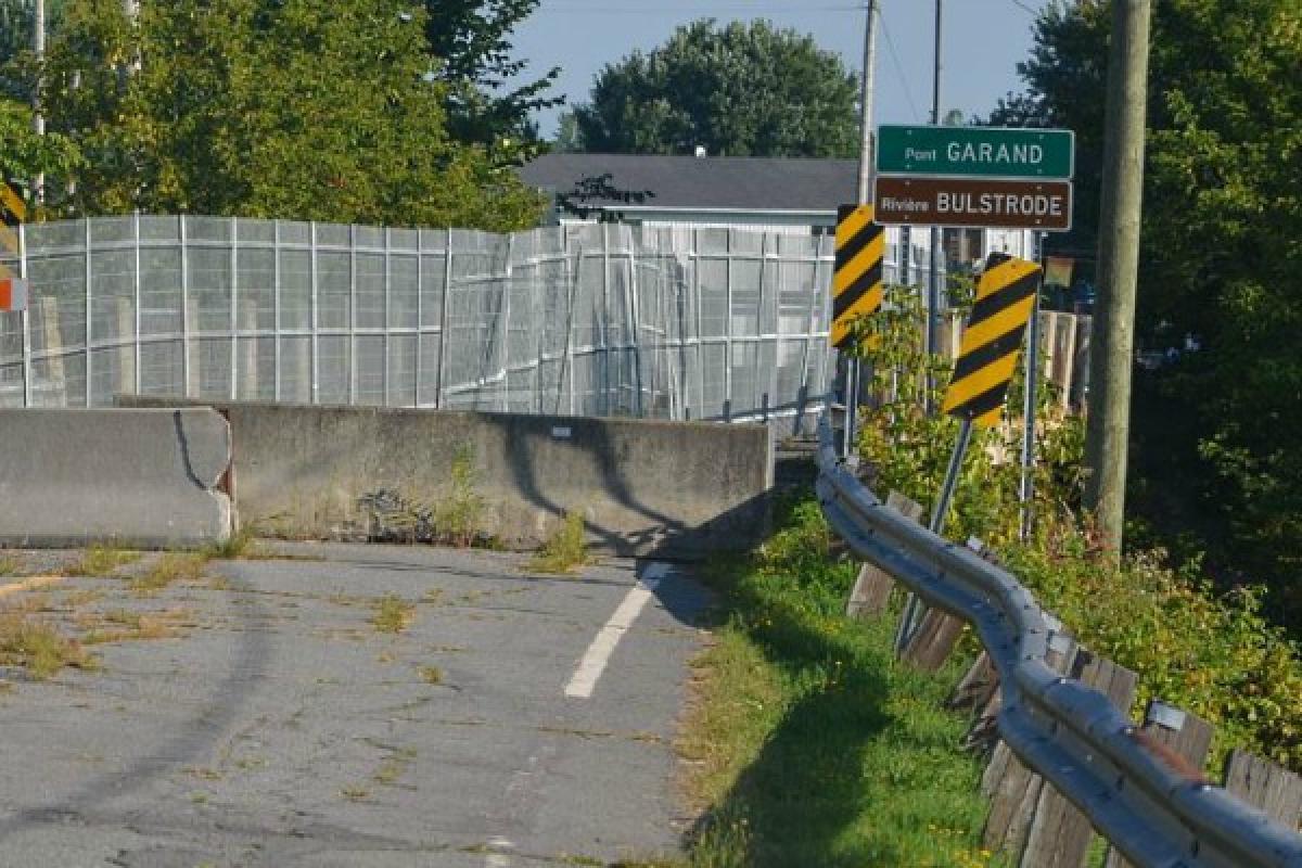 Le pont Garand est condamné depuis février 2011. (Photo TC Media – Hélène Ruel)