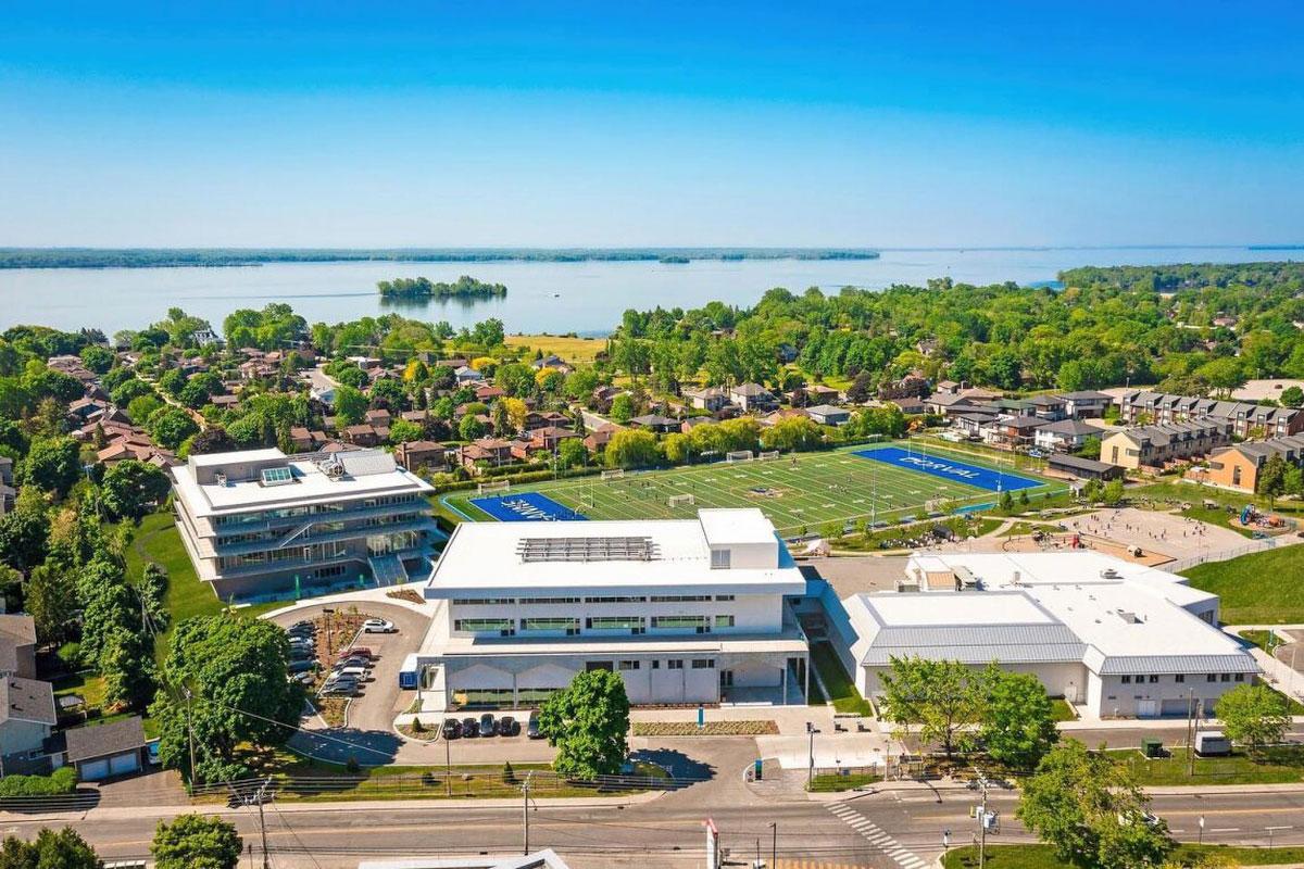 Le campus du Collège Sainte-Anne sis à Dorval est carboneutre. Crédit : Collège Sainte-Anne