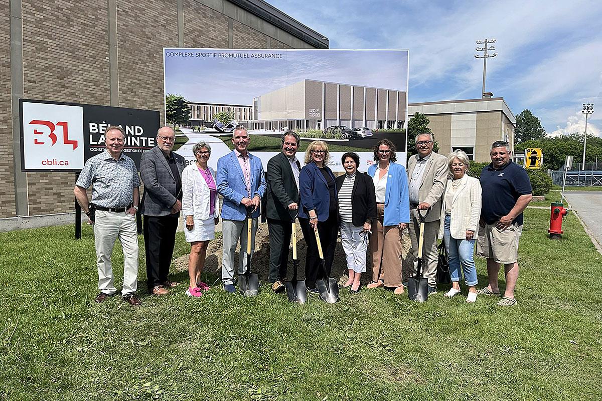 Le chantier du Complexe sportif Promutuel Assurance est officiellement lancé. Crédit : Centre de services scolaire de la Côte-du-Sud