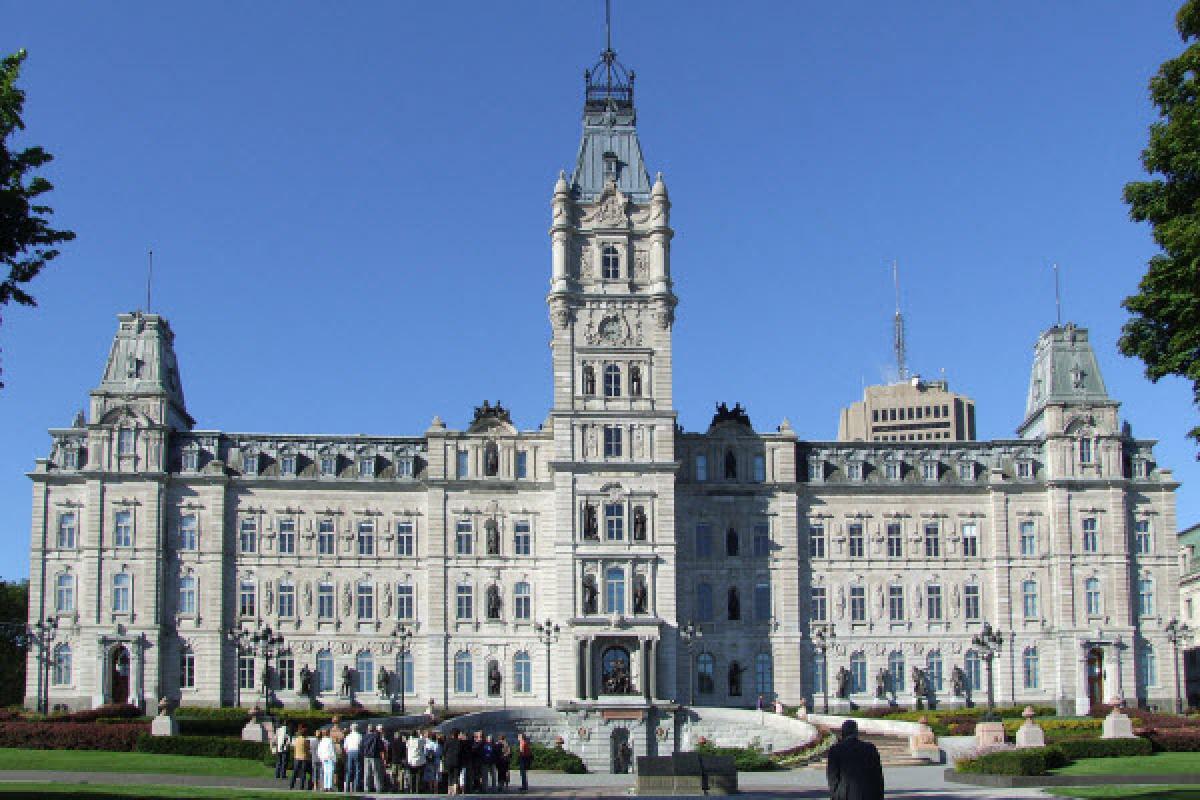 Québec présente son budget 2015-2016