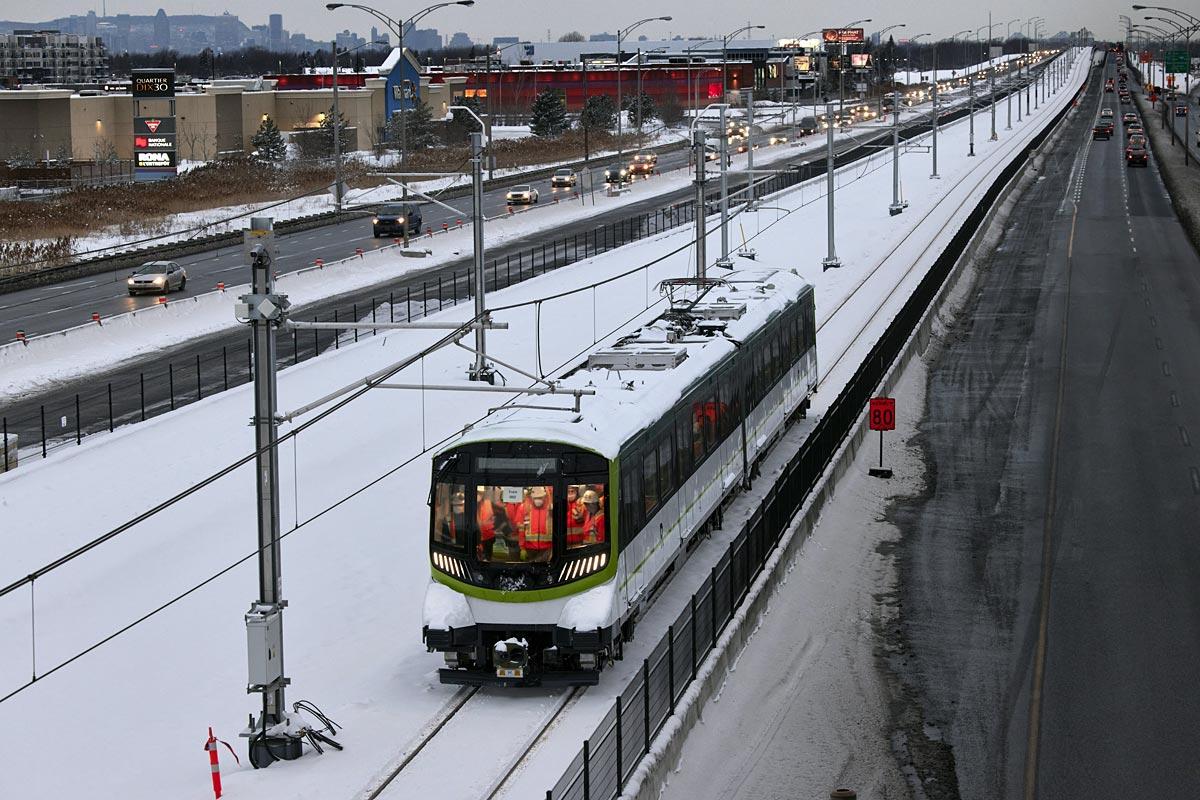 REM : les premières voitures mises à l’essai sur la Rive-Sud. Crédit : Alstom / C. Fleury