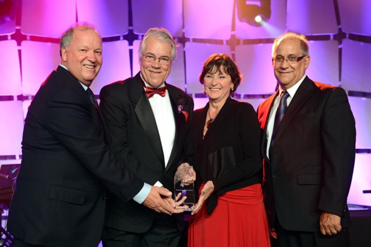 M. Guy Gagné, président d’Achatplus, M. Louis Fontaine, sa conjointe Mme Hélène 