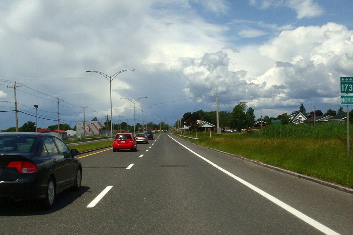 Travaux lancés pour la réfection de la route 173. Crédit : Vintotal, Wiki Commons (CC BY-SA 3.0)