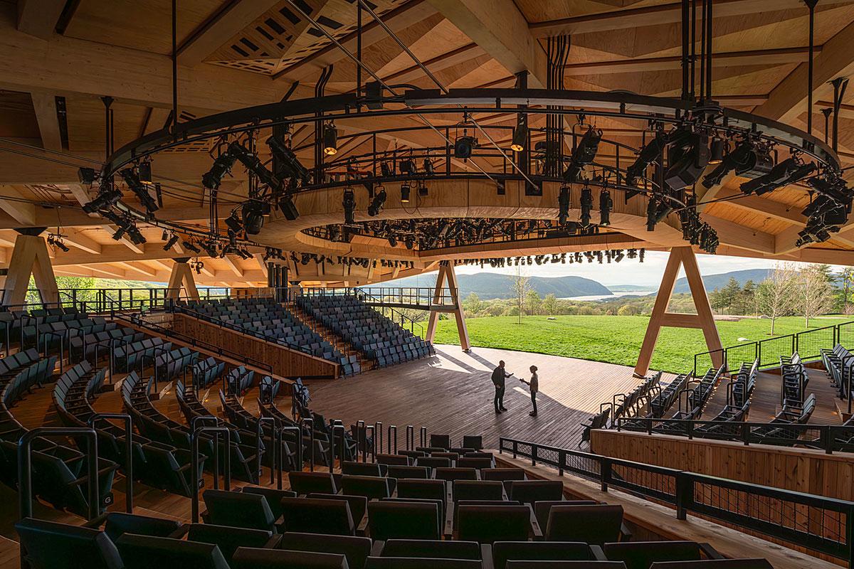 Un théâtre durable s'élève au cœur de la vallée de l'Hudson. Crédit : Jason O'Rear