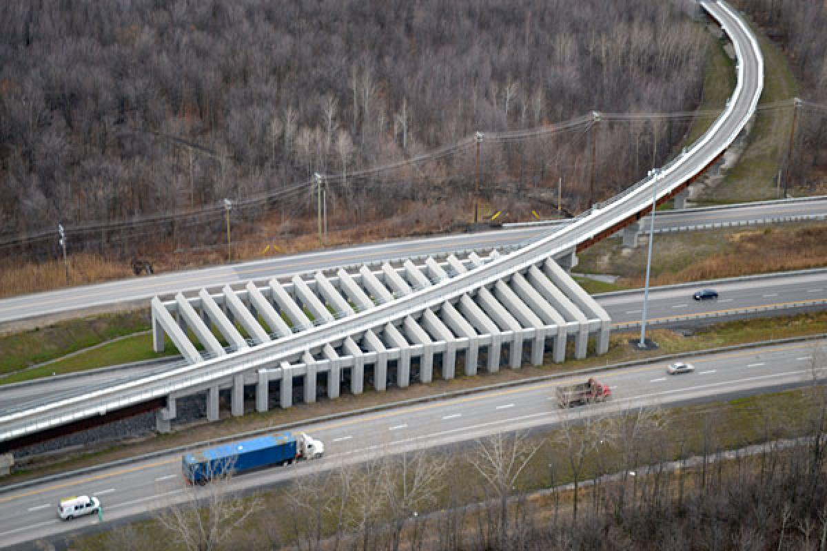 L’ouvrage a requis la mise en place de 1,6 million de kg d’acier d’armature.