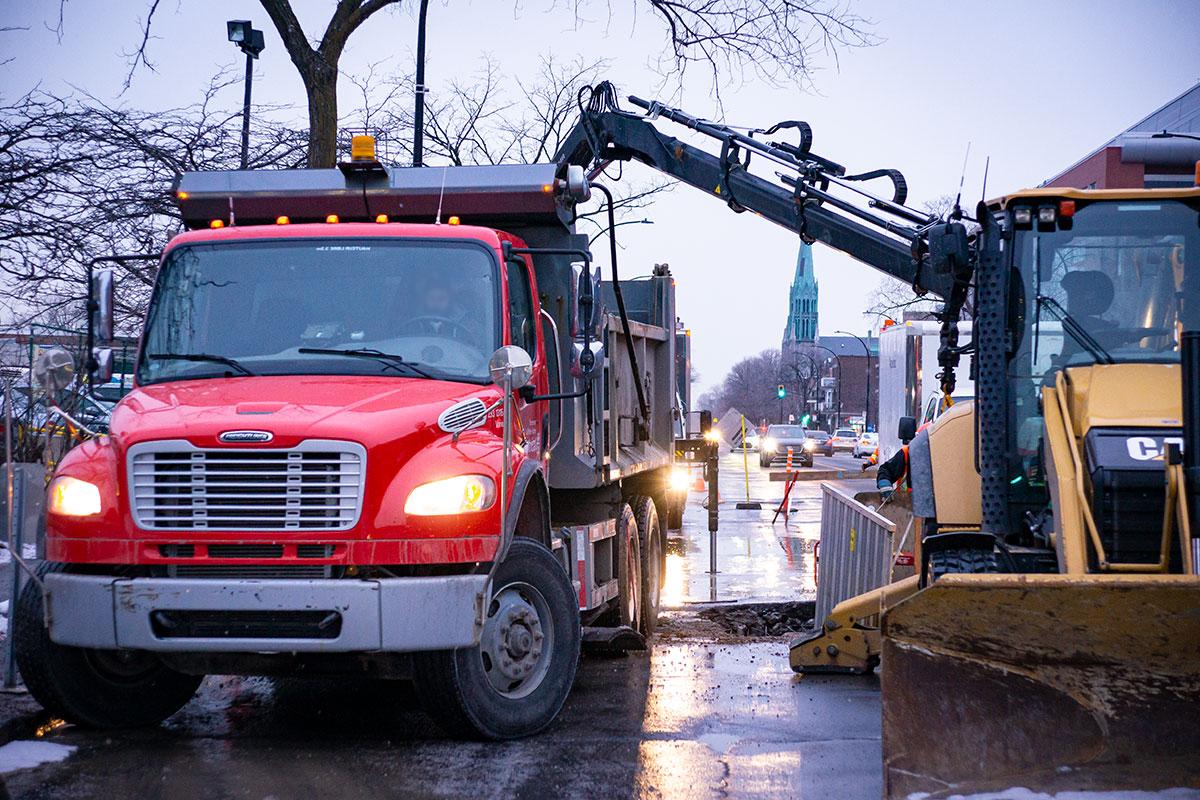 Travaux d’urgence d’une conduite d’eau potable à Montréal - Crédit photo: Laurent Canigiani