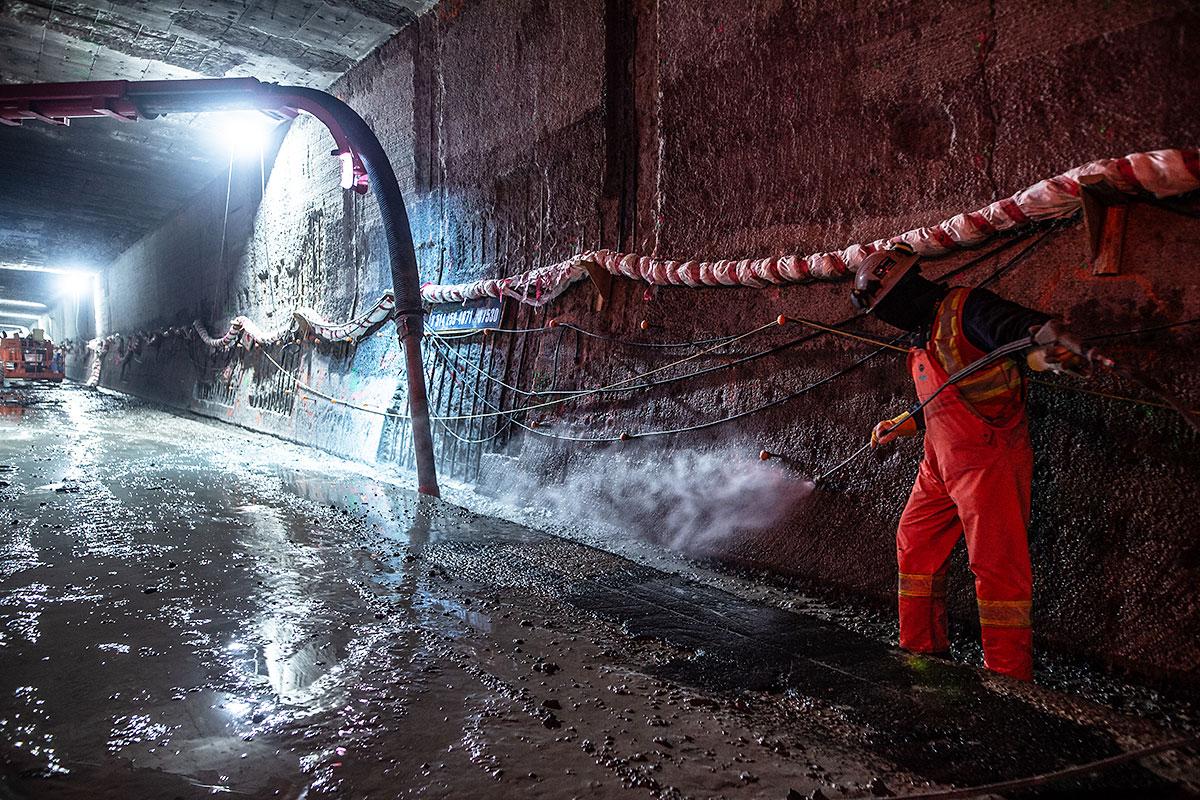 Autour de 60 % de l’eau récupérée a été réutilisée sur le chantier, soit l’équivalent d’environ soixante millions de bouteilles d’eau. Crédit : Ministère des Transports du Québec