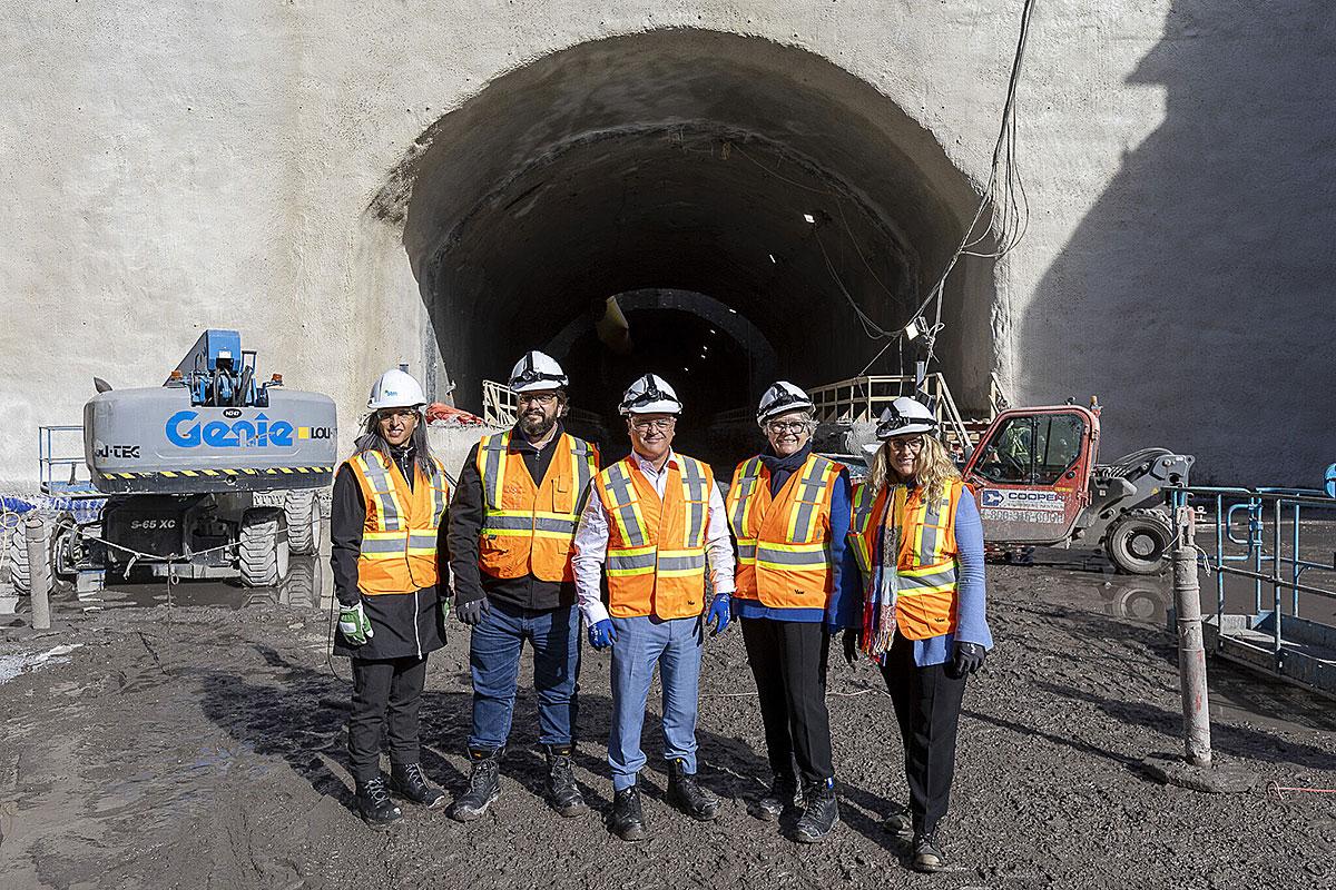 Le plus grand tunnelier jamais vu au Québec arrive à Montréal. Crédit : STM