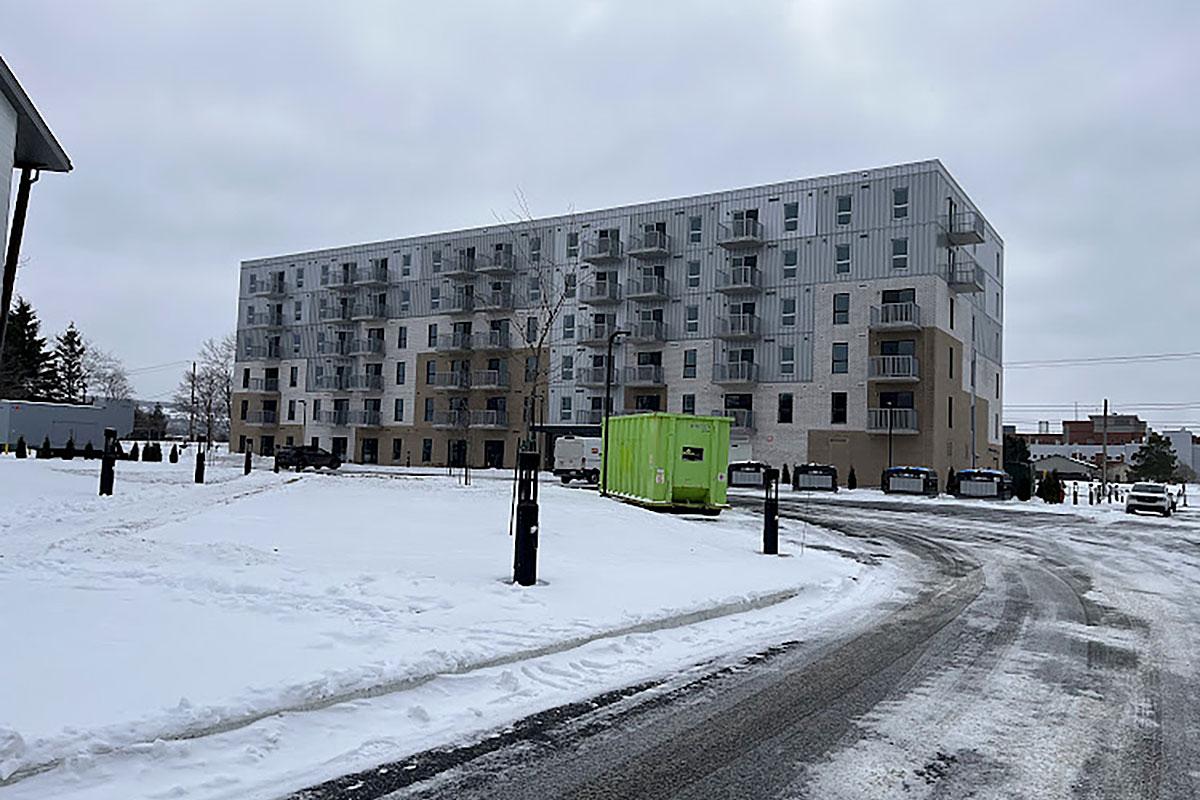 Un immeuble de 100 logements abordables pour aînés inauguré à Rimouski. Crédit : SHQ