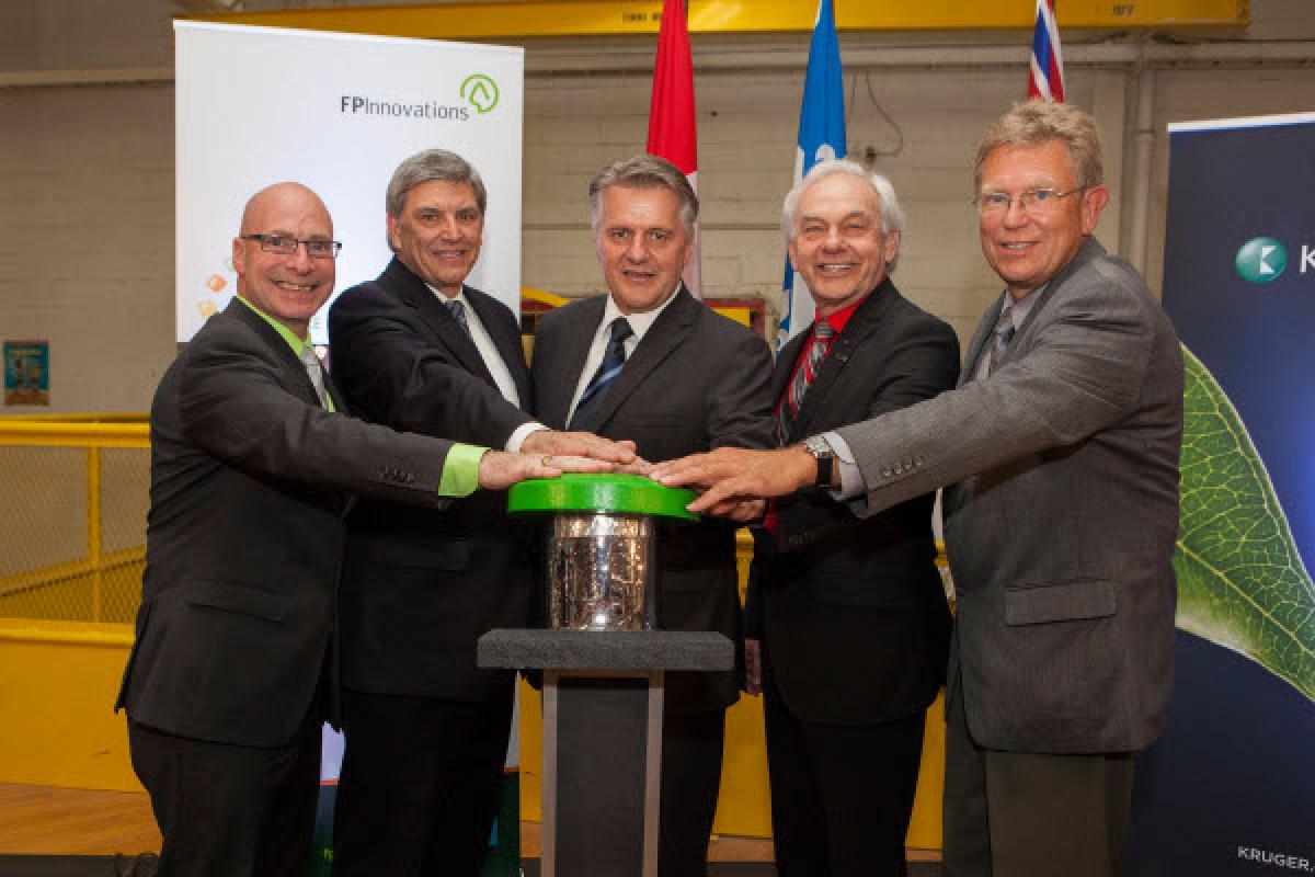 Inauguration d'une usine de démonstration de filaments de cellulose à Trois-Rivi