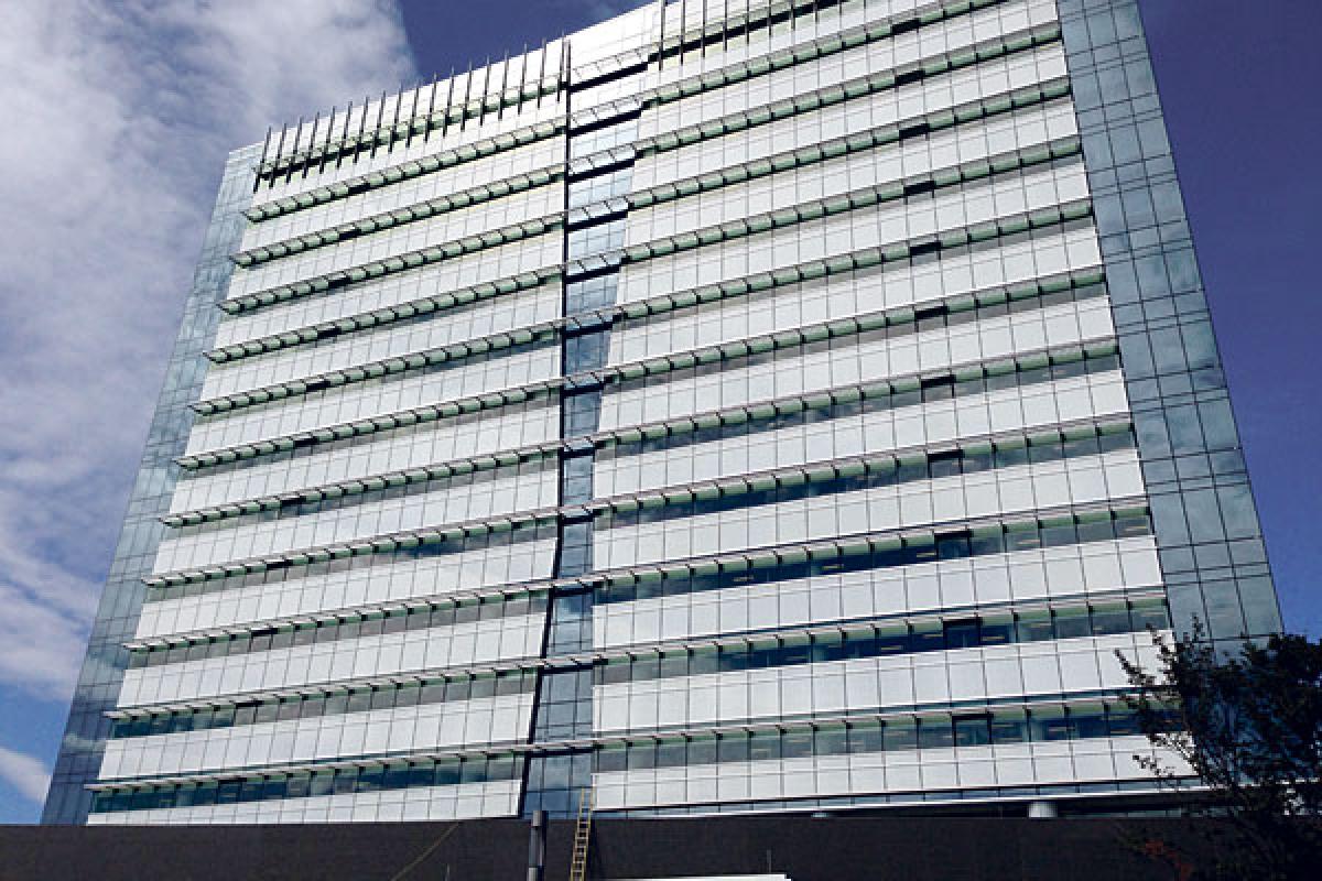 Deux solutions pour un vitrage intégral - Photo : Epsylon