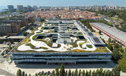 Transformer l’existant pour bâtir durable : le pari réussi du campus Oriente. Crédit : Ivo Tavares Studio