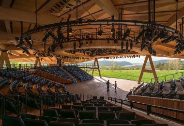Un théâtre durable s'élève au cœur de la vallée de l'Hudson. Crédit : Jason O'Rear