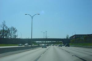 Québec annonce un programme d'amélioration de la mobilité dans le corridor de l'autoroute 15. Crédit : dougtone, Wikimedia Commons (CC BY-SA 2.0) 