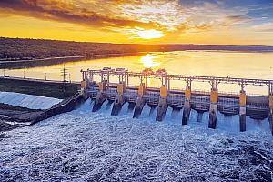 Courants puissants, eau glaciale, espaces restreints et zones très profondes : les barrages hydroélectriques soumettent les scaphandriers à des conditions extrêmes. 