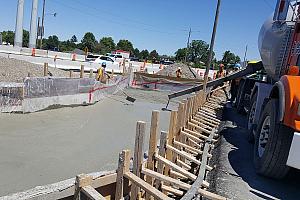 Le béton cellulaire a été utilisé lors de travaux de recouvrement d’un collecteur au pied du Pont Champlain. Photo : Béton Provincial