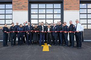 Caserne de pompiers et garage municipal sous un même toit à Les Coteaux. Crédit : Valérie Provost, photographe