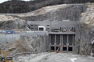Centrale-vue générale aval via canal de fuite. Crédit : Hydro-Québec