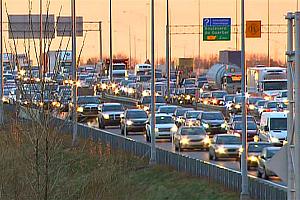 Afin de réduire la congestion automobile, Québec veut un troisième lien dans la 