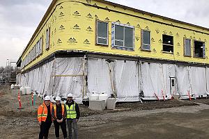 Le chantier de l’école primaire du secteur Grande-Île toujours dans les délais. Crédit : CSSVT