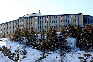 Hôpital de La Baie : début des travaux de rénovation de l’urgence. Crédit : Adqproductions, Creative Commons (CC BY-SA 3.0)