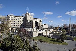 Le chantier de l’hôpital régional de Saint-Jérôme s’échelonnera sur plusieurs années. Crédit : Yvan Leduc, Creative Commons