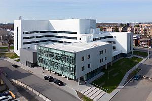Hôpital de Saint-Jérôme : inauguration d’un pavillon de soins et services en santé mentale. Crédit : 32 degrés