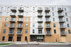 Mission Unitaînés franchit le cap des 1 000 logements construits. Crédit : Cabinet de la ministre responsable de l'Habitation