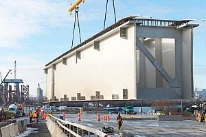Les deux premières poutres-caissons en acier ont été livrées sur le chantier du 