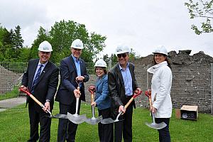 Première pelletée de terre pour la reconstruction de l'édifice Jean-Byrns
