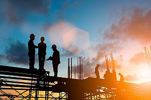 Comment la pénurie de main-d’œuvre affecte-t-elle les conditions de travail sur les chantiers ?